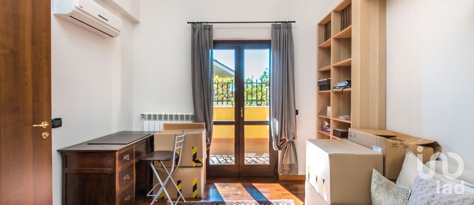 Traditional house 4 rooms of 119 m² in Roma (00163)