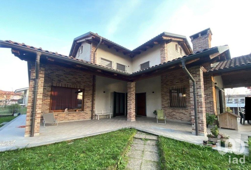 Farm 10 rooms of 336 m² in Riva presso Chieri (10020)