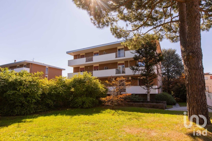 Three-room apartment of 111 m² in Samarate (21017)