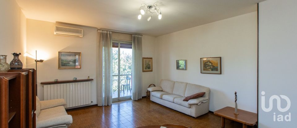 Three-room apartment of 111 m² in Samarate (21017)