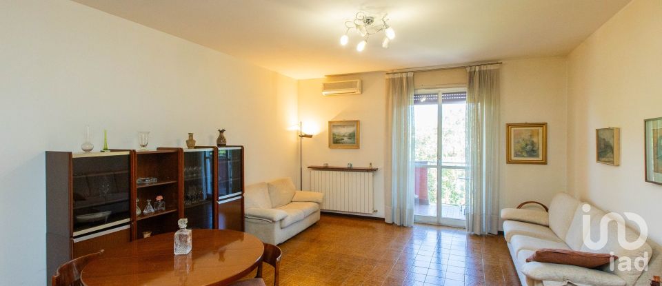 Three-room apartment of 111 m² in Samarate (21017)