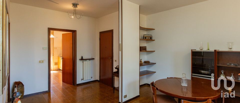 Three-room apartment of 111 m² in Samarate (21017)