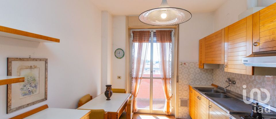 Three-room apartment of 111 m² in Samarate (21017)