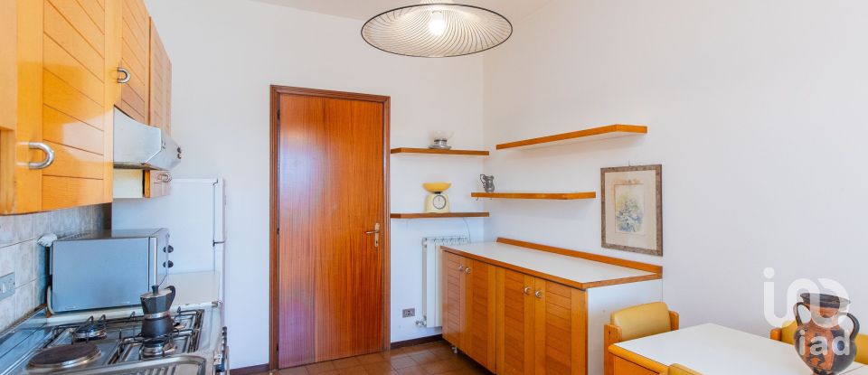 Three-room apartment of 111 m² in Samarate (21017)