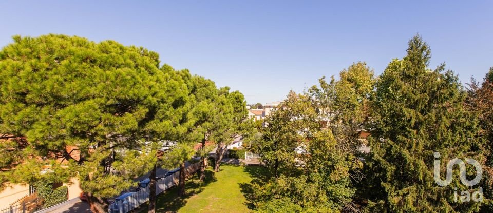 Three-room apartment of 111 m² in Samarate (21017)