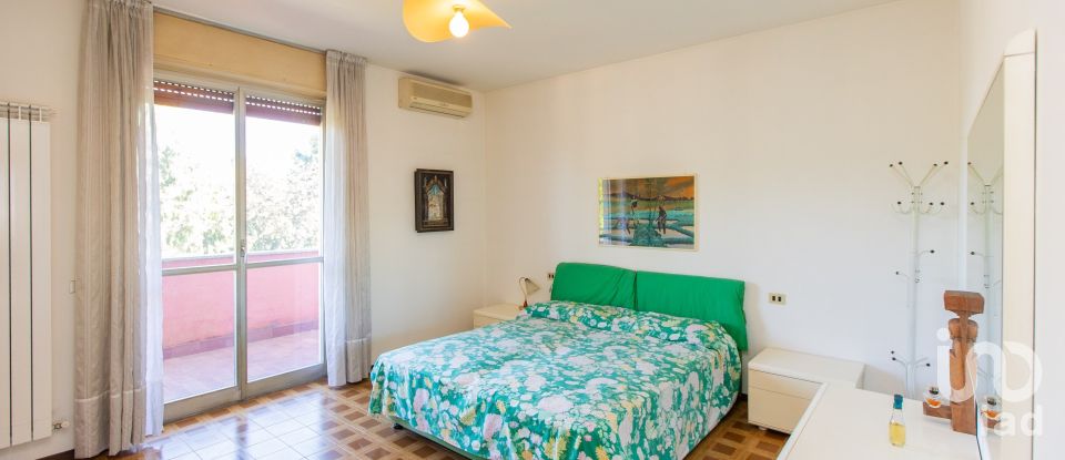 Three-room apartment of 111 m² in Samarate (21017)