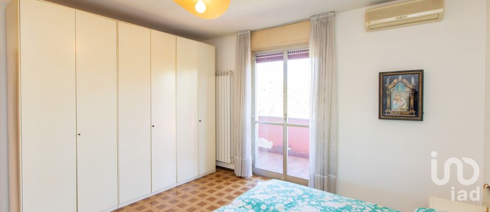 Three-room apartment of 111 m² in Samarate (21017)