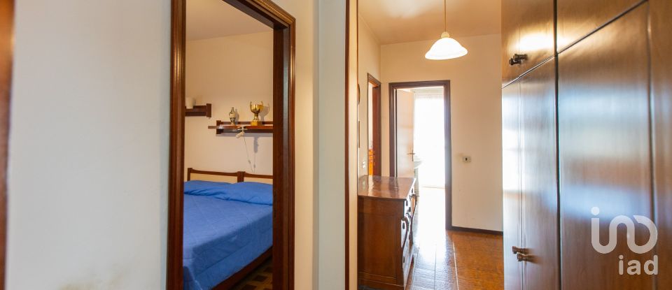 Three-room apartment of 111 m² in Samarate (21017)