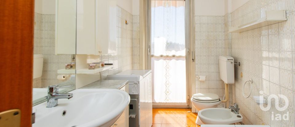 Three-room apartment of 111 m² in Samarate (21017)