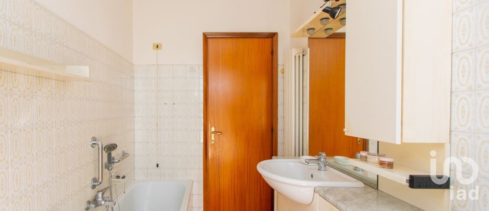 Three-room apartment of 111 m² in Samarate (21017)