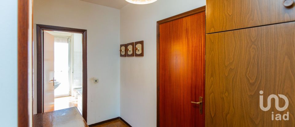 Three-room apartment of 111 m² in Samarate (21017)
