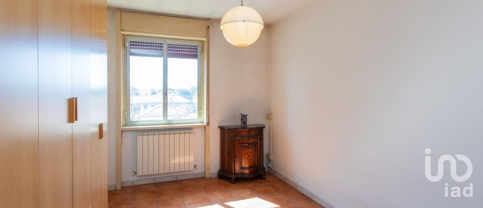 Three-room apartment of 111 m² in Samarate (21017)