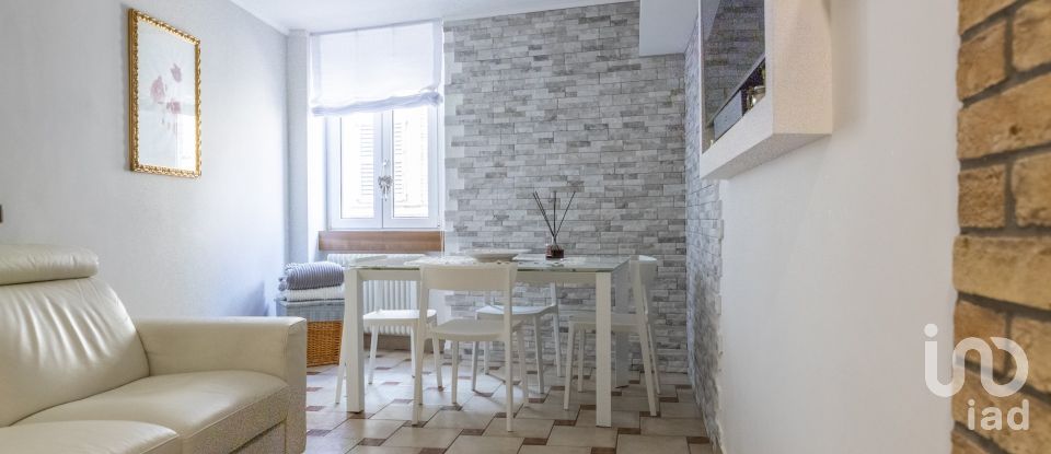 Mansion 6 rooms of 120 m² in Monte Urano (63813)