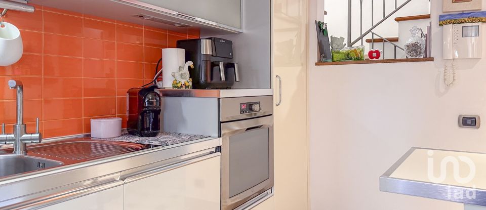 Mansion 6 rooms of 120 m² in Monte Urano (63813)