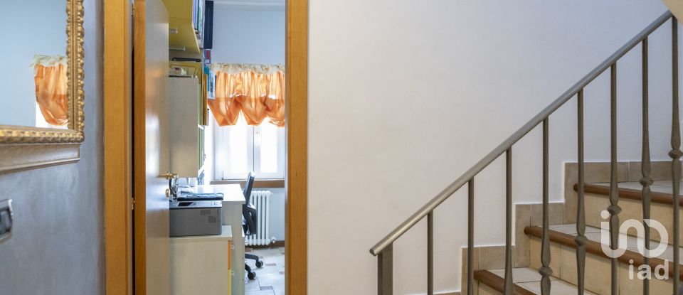 Mansion 6 rooms of 120 m² in Monte Urano (63813)