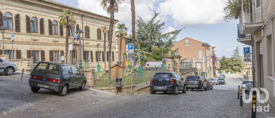 Mansion 6 rooms of 120 m² in Monte Urano (63813)