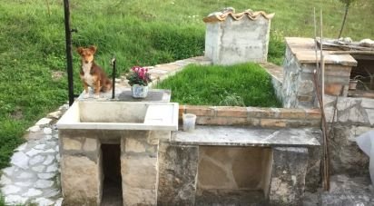 Baita / Chalet 4 locali di 90 m² in Castelli (64041)