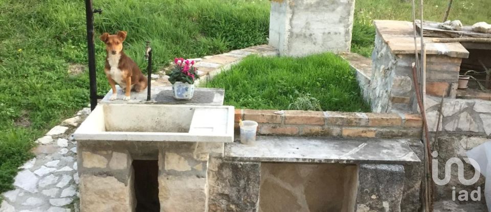 Baita / Chalet 4 locali di 90 m² in Castelli (64041)