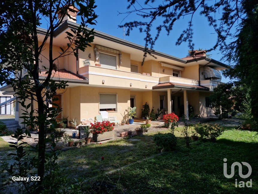 House 16 rooms of 400 m² in Teolo (35037)