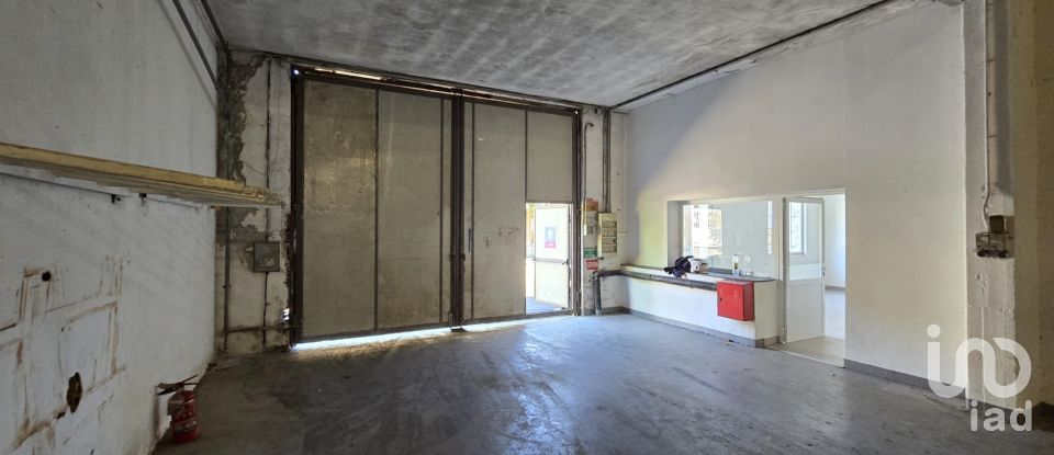 Capannone di 1.400 m² in Genova (16165)