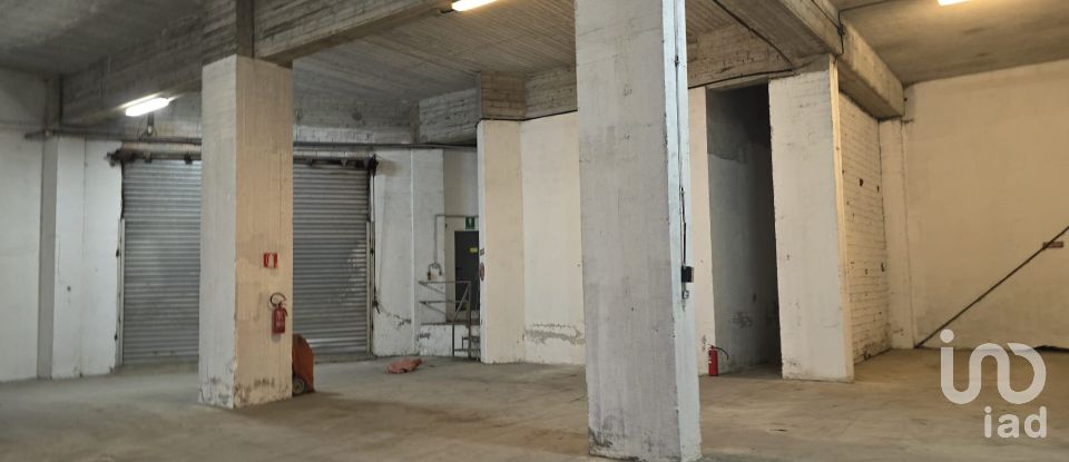 Capannone di 1.400 m² in Genova (16165)