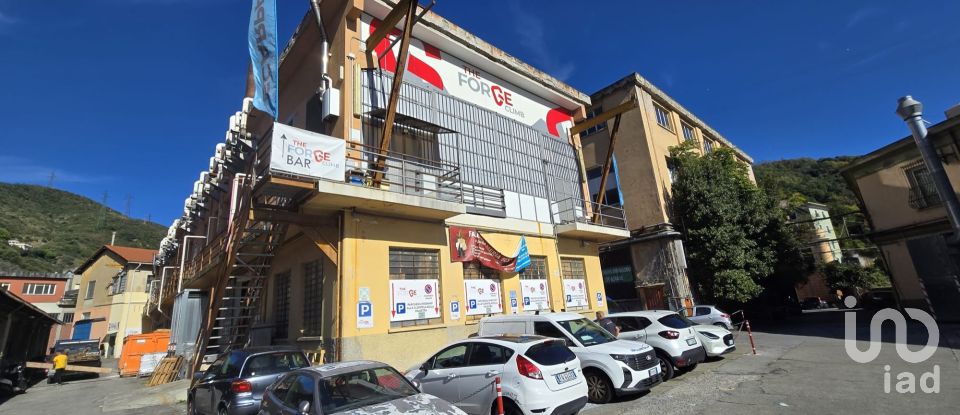 Capannone di 1.200 m² in Genova (16161)