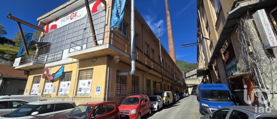 Capannone di 1.200 m² in Genova (16161)