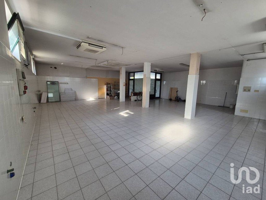 Shop / premises commercial of 140 m² in Santa Maria di Sala (30036)