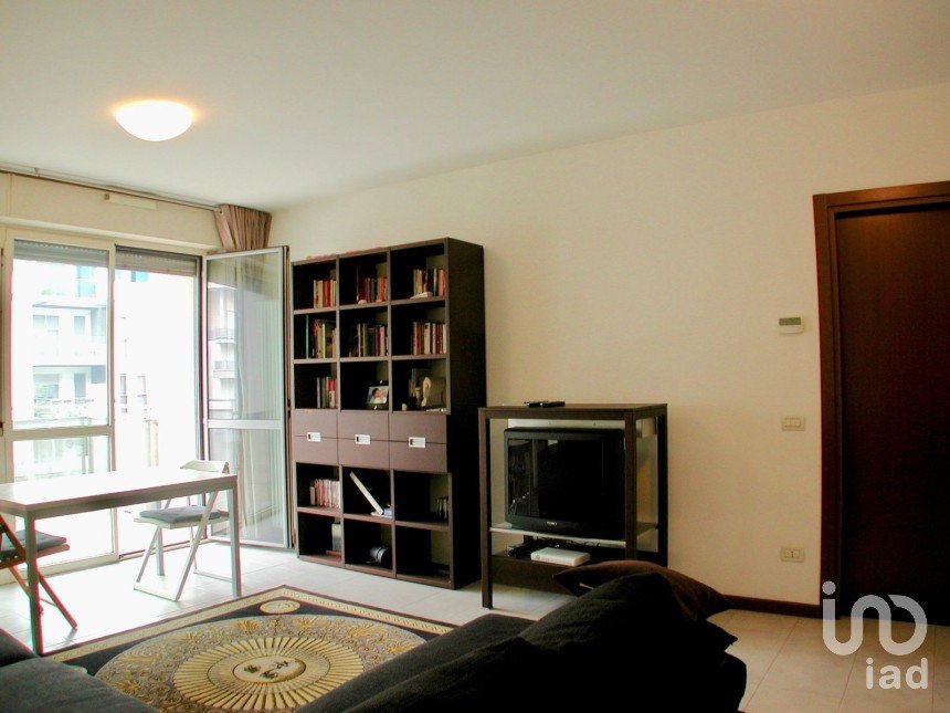 Three-room apartment of 100 m² in Milano (20138)
