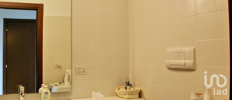 Three-room apartment of 100 m² in Milano (20138)