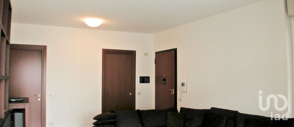 Three-room apartment of 100 m² in Milano (20138)