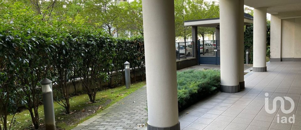 Three-room apartment of 100 m² in Milano (20138)