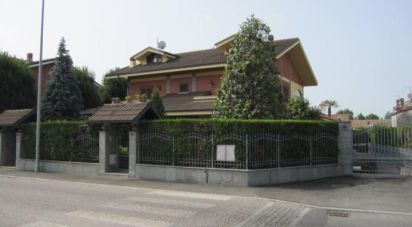 Casale 10 locali di 350 m² in Rivalta di Torino (10040)