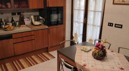 Casale 10 locali di 350 m² in Rivalta di Torino (10040)