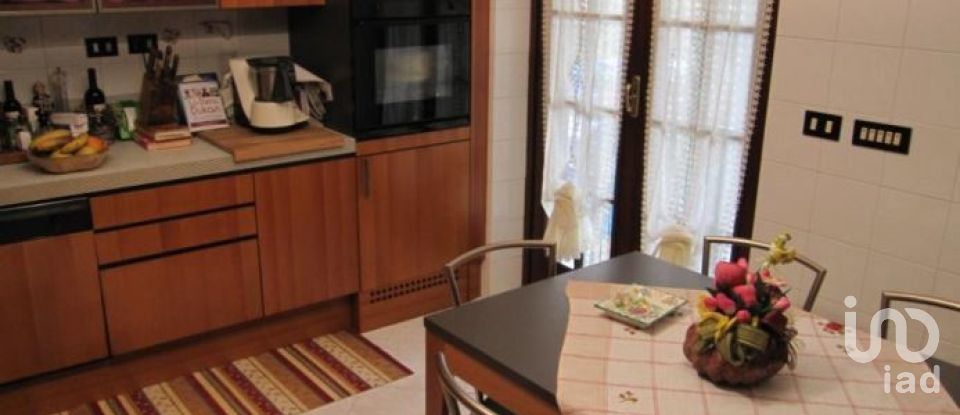 Farm 10 rooms of 350 m² in Rivalta di Torino (10040)