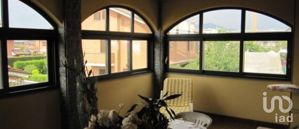 Farm 10 rooms of 350 m² in Rivalta di Torino (10040)