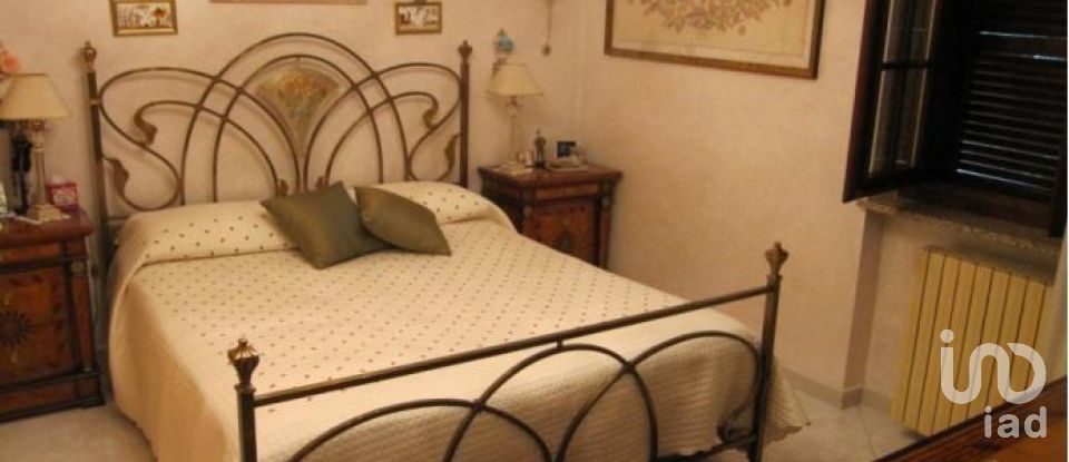 Farm 10 rooms of 350 m² in Rivalta di Torino (10040)