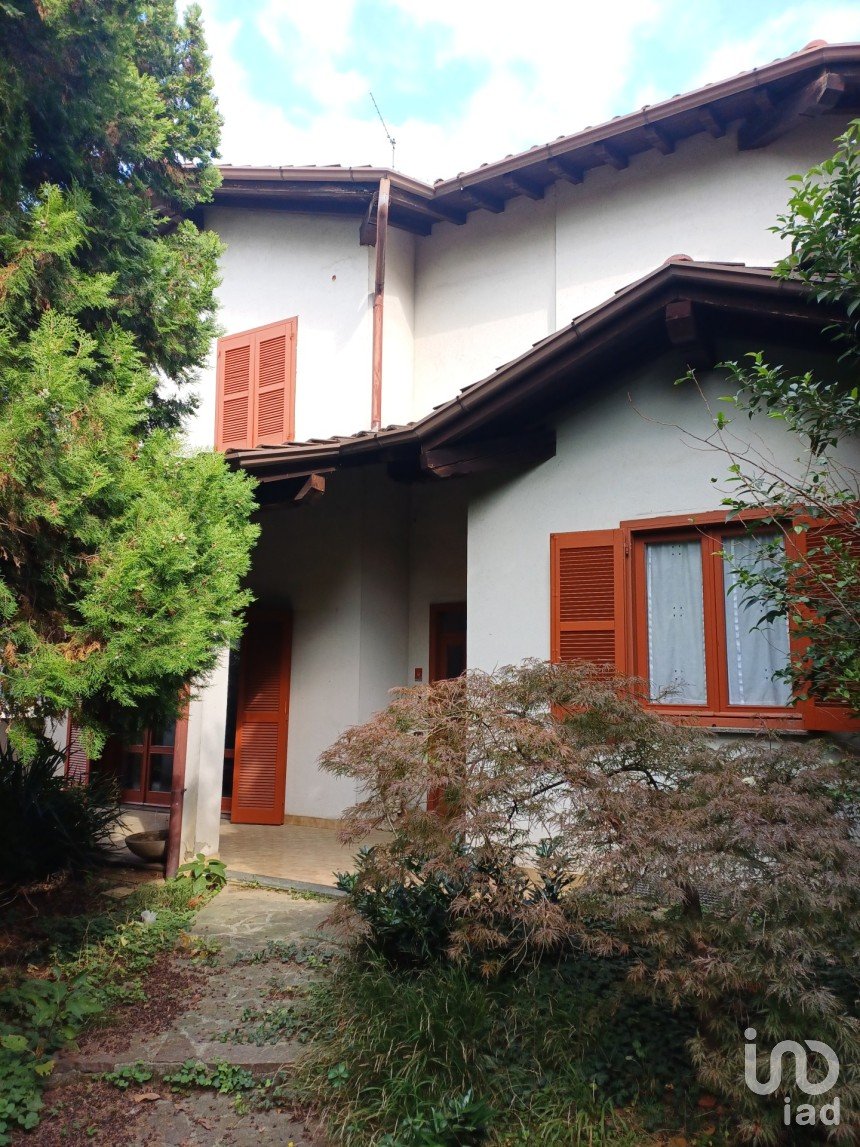 Casa indipendente / Villa 8 locali di 192 m² in Lomagna (23871)