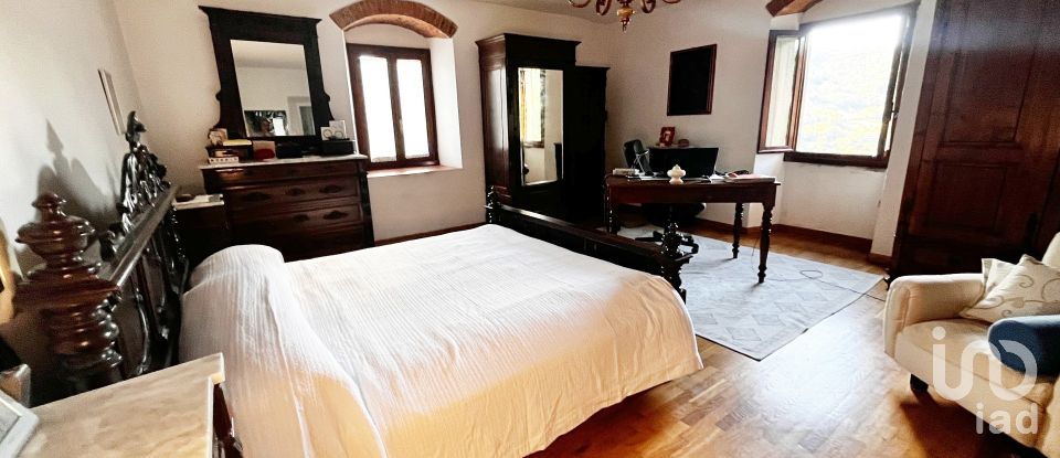 Townhouse 10 rooms of 550 m² in Figline Valdarno (50063)