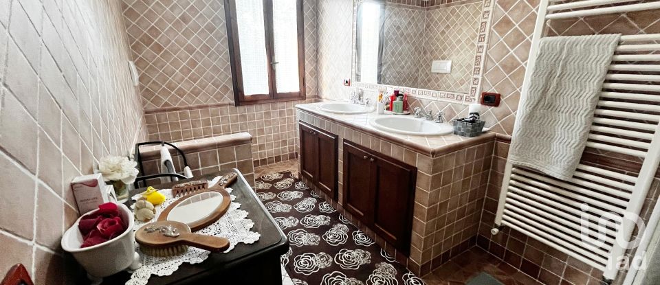 Townhouse 10 rooms of 550 m² in Figline Valdarno (50063)