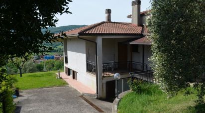 Villa Bifamiliare 11 locali di 266 m² in Panicale (06064)