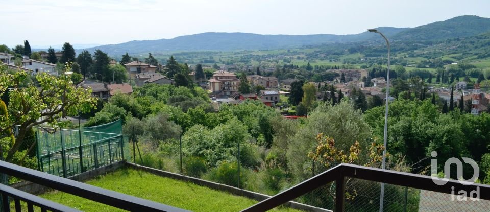 House boat 11 rooms of 266 m² in Panicale (06064)