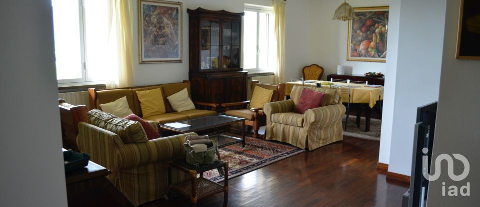 House boat 11 rooms of 266 m² in Panicale (06064)