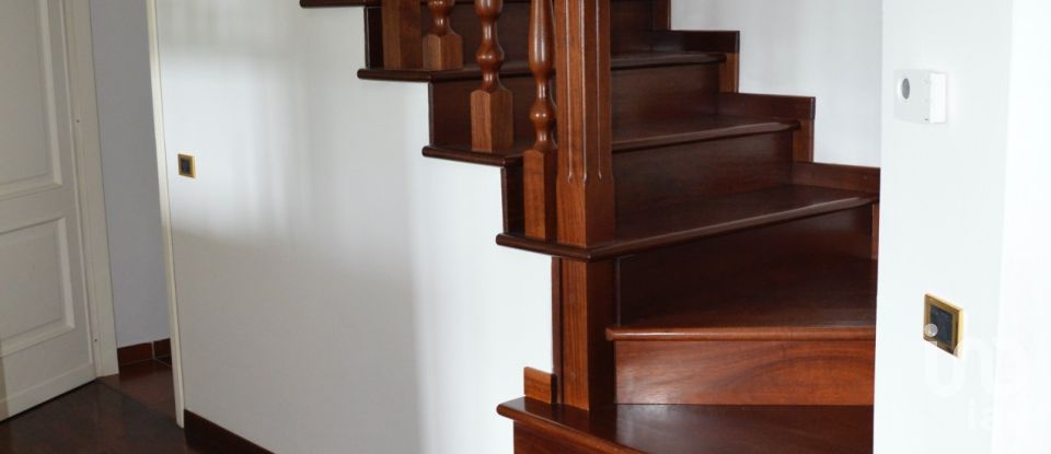 House boat 11 rooms of 266 m² in Panicale (06064)