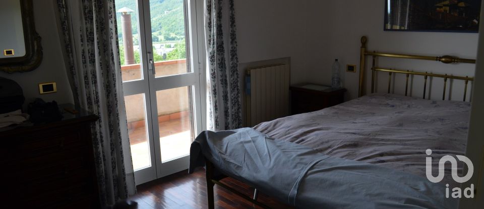 House boat 11 rooms of 266 m² in Panicale (06064)