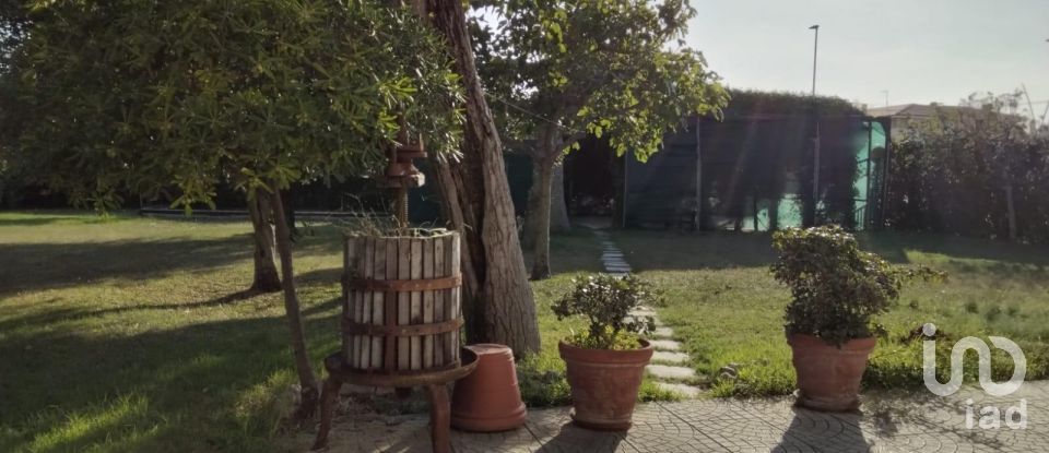 House 8 rooms of 193 m² in Fano (61032)