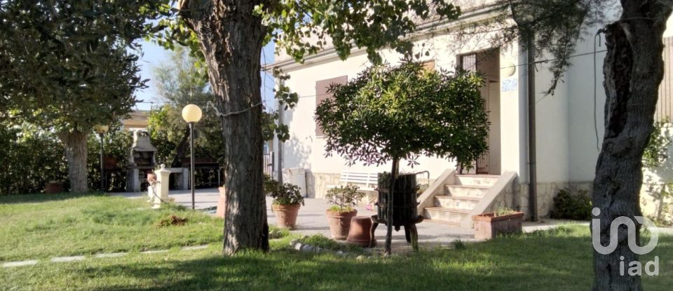 House 8 rooms of 193 m² in Fano (61032)