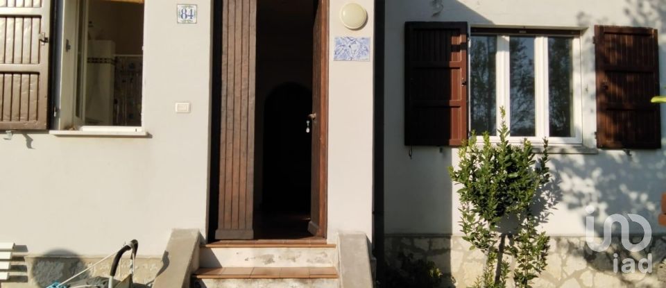 House 8 rooms of 193 m² in Fano (61032)