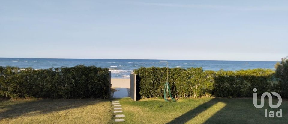 House 8 rooms of 193 m² in Fano (61032)