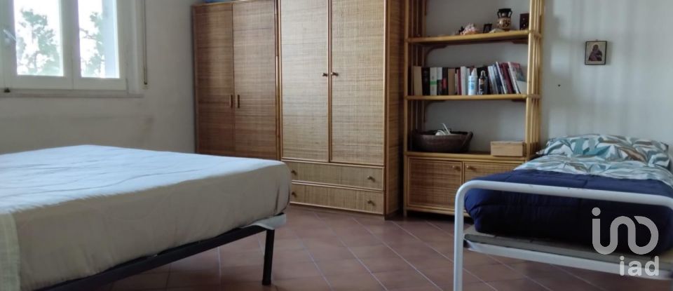 House 8 rooms of 193 m² in Fano (61032)